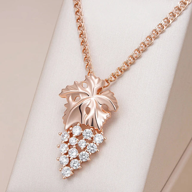 Collar Vintage en Oro Rosa 585 con Colgante Grande de Uva Kienl en Circonita Natural Brillante — Elegancia para Uso Diario