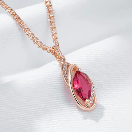 Collar Vintage en Oro Rosa 585 con Circonita Roja en Forma de Rombo — Elegancia para Uso Diario y Ocasiones Especiales